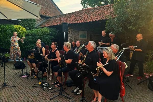 Sundayafternoon with Bigband the NightCats bij Restaurant Hoeve de Boogaard Geijsteren