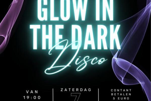 Glow in the dark disco met Karaoke Zingen voor mensen met een beperking